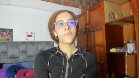 Snapshot of isangel_ chatting on 09.23.25 Isabela online show from 09.23.25