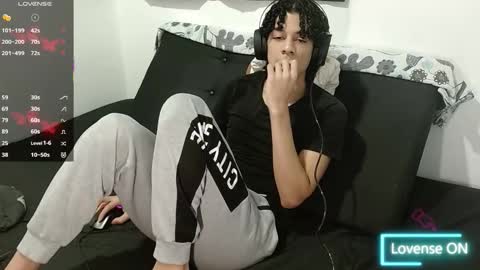 Snapshot of isidroglasc chatting on 09.30.25 Isidro online show from 09.30.25