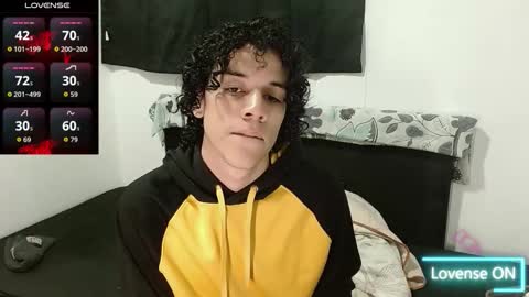 Snapshot of isidroglasc chatting on 10.07.25 Isidro online show from 10.07.25