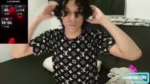 Snapshot of isidroglasc chatting on 10.17.25 Isidro online show from 10.17.25