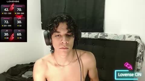 Snapshot of isidroglasc chatting on 10.27.25 Isidro online show from 10.27.25