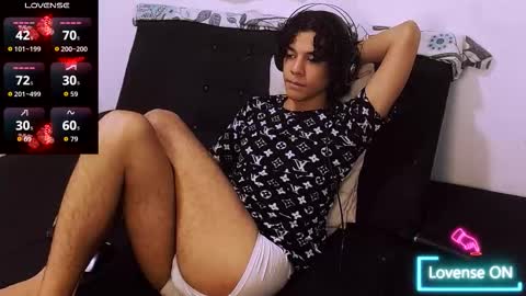 Snapshot of isidroglasc chatting on 11.02.25 Isidro online show from 11.02.25