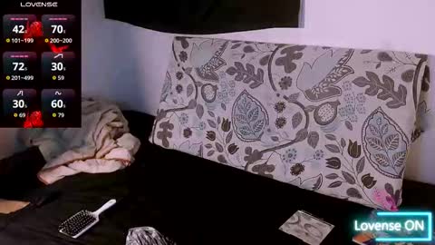 Snapshot of isidroglasc chatting on 11.12.25 Isidro online show from 11.12.25