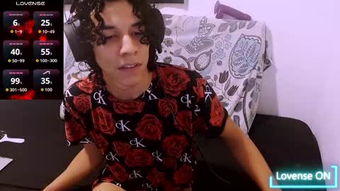 Snapshot of isidroglasc chatting on 12.01.25 Isidro online show from 12.01.25