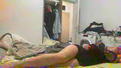 Snapshot of iskrenv chatting on 11.17.25 iskrenv online show from 11.17.25