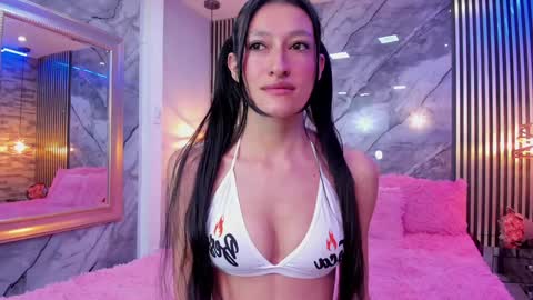 Isla  online show from 02.01.25