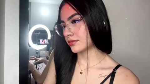 Snapshot of islacole chatting on 10.24.25 Cute Isla  online show from 10.24.25