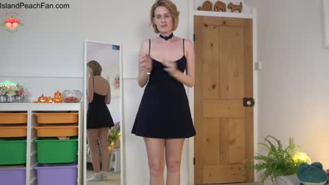 Snapshot of island_peach chatting on 10.10.25 Lou  Peaches online show from 10.10.25