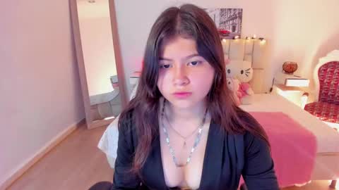 Snapshot of issa_loren chatting on 11.07.25 Issa online show from 11.07.25