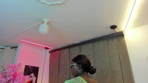 Snapshot of isseymz chatting on 12.16.24 Iseey online show from 12.16.24