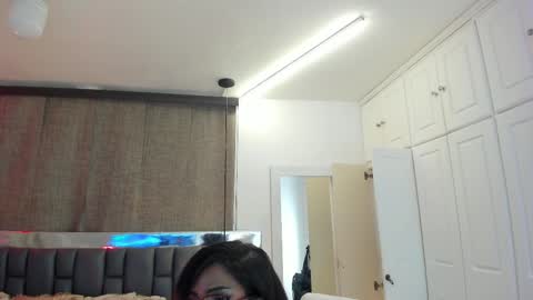 Snapshot of isseymz chatting on 02.10.25 Iseey online show from 02.10.25