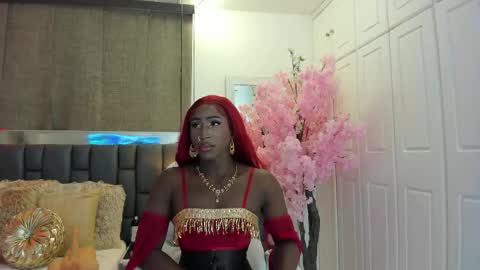 Snapshot of isseymz chatting on 02.18.25 Iseey online show from 02.18.25