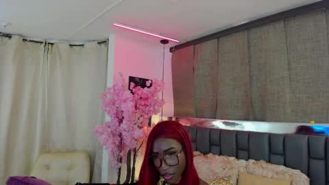 Snapshot of isseymz chatting on 02.23.25 Iseey online show from 02.23.25