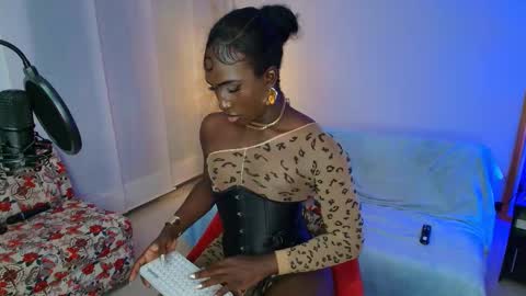 Snapshot of isseymz chatting on 09.14.25 Iseey online show from 09.14.25