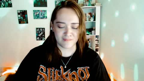Snapshot of issis_demon chatting on 12.14.24 Yiz online show from 12.14.24