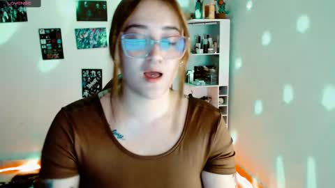 Snapshot of issis_demon chatting on 02.16.25 Yiz online show from 02.16.25