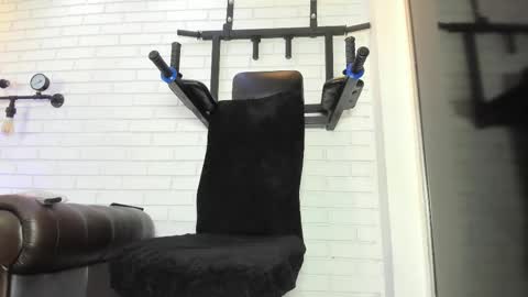 Italo Moore online show from 11.05.25