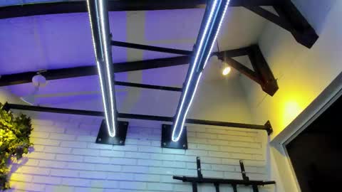 Italo Moore online show from 11.09.25