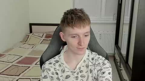 Snapshot of ithan_red chatting on 09.10.25 Ethan online show from 09.10.25