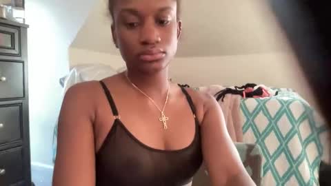 Snapshot of its5iveam chatting on 11.10.25 5ive AM online show from 11.10.25