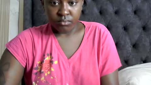 Snapshot of its_sweet chatting on 01.20.25 BigAss horny online show from 01.20.25