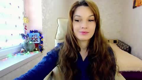 Snapshot of itslunaday chatting on 12.14.24 itslunaday online show from 12.14.24