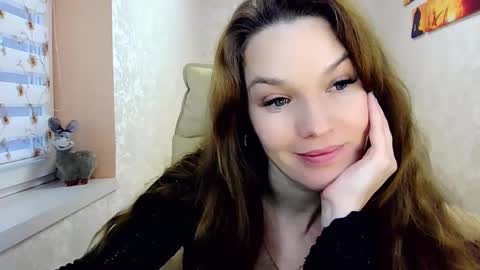 Snapshot of itslunaday chatting on 02.04.25 itslunaday online show from 02.04.25