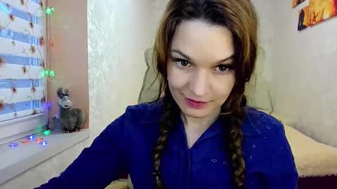 Snapshot of itslunaday chatting on 02.19.25 itslunaday online show from 02.19.25