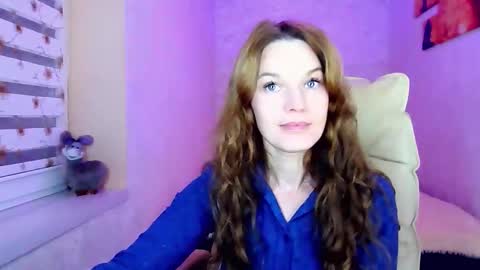 Snapshot of itslunaday chatting on 10.02.25 itslunaday online show from 10.02.25