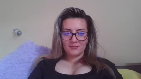 Snapshot of ivannahazel chatting on 10.28.25 Ivanna online show from 10.28.25