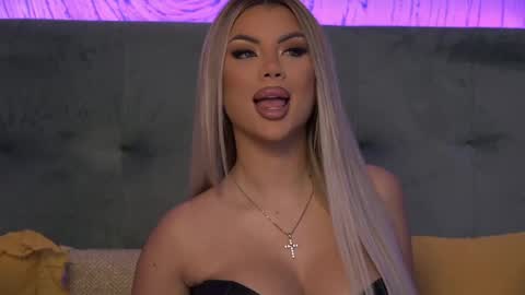 Snapshot of ivyrubens chatting on 01.03.25 Ivy online show from 01.03.25