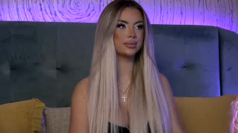 Snapshot of ivyrubens chatting on 03.04.25 Ivy online show from 03.04.25