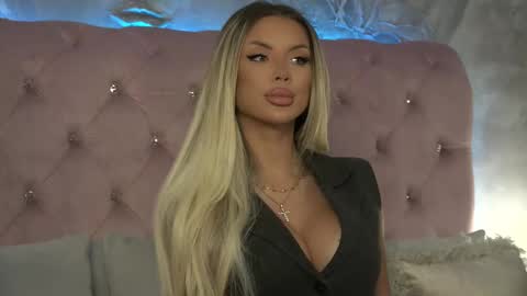 Snapshot of ivyrubens chatting on 10.23.25 Ivy online show from 10.23.25