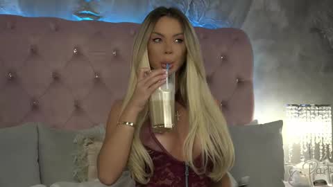 Snapshot of ivyrubens chatting on 11.10.25 Ivy online show from 11.10.25