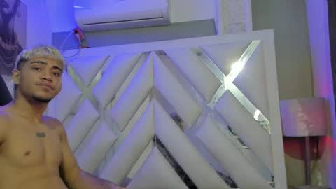 izaack online show from 01.12.25