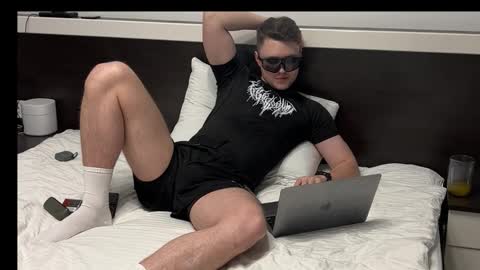 Snapshot of j_lyle_x chatting on 11.14.25 j_lyle_x online show from 11.14.25