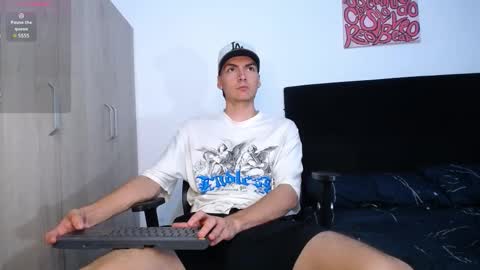 INDEPENDENT MODEL online show from 02.18.25