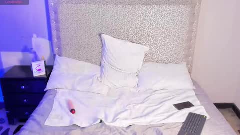 Snapshot of jackblanco_ chatting on 02.10.25 Jack White online show from 02.10.25