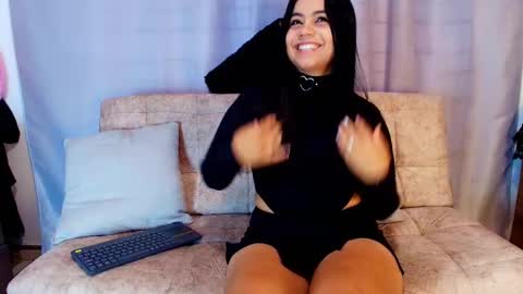 Snapshot of jade_brunnette chatting on 10.22.25 Jade Brunete online show from 10.22.25