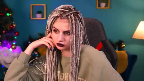 Snapshot of jade_castle chatting on 12.15.24 jade_castle online show from 12.15.24