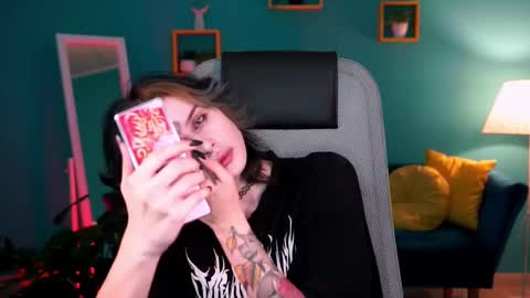 Snapshot of jade_castle chatting on 02.19.25 jade_castle online show from 02.19.25