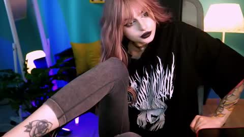 Snapshot of jade_castle chatting on 03.08.25 jade_castle online show from 03.08.25