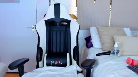 Jadeh online show from 02.20.25