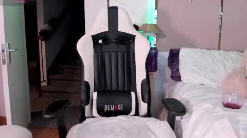 Jadeh online show from 02.25.25