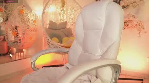 Jade Summer online show from 10.03.25