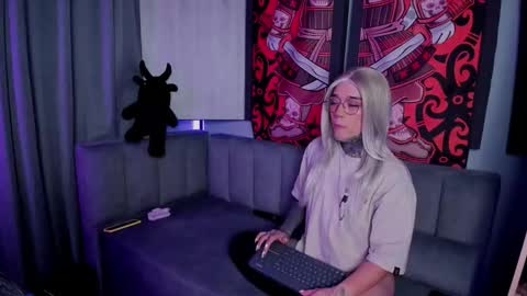 Snapshot of jadeykhada chatting on 10.17.25 Jade  Khada online show from 10.17.25