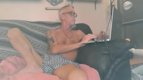 Snapshot of jah987654321 chatting on 10.26.25 James online show from 10.26.25