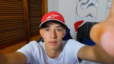 Snapshot of jake_shadow14 chatting on 01.14.25 Hi guys im new 3 online show from 01.14.25