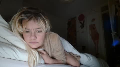 Snapshot of jakkilouise chatting on 03.06.25 JAKKI LOUISE pornstar online show from 03.06.25