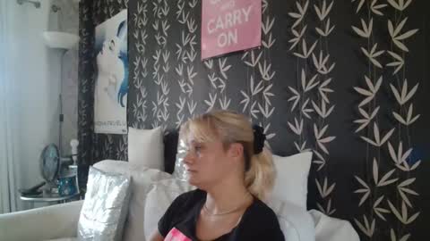 Snapshot of jakkilouise chatting on 09.08.25 JAKKI LOUISE pornstar online show from 09.08.25